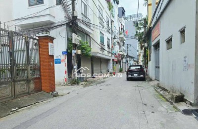 Cô Lan cán bộ về hưu gửi bán nhà trung tâm Thạch Bàn, Long Biên dưới 6.6 tỷ. DT 40m2